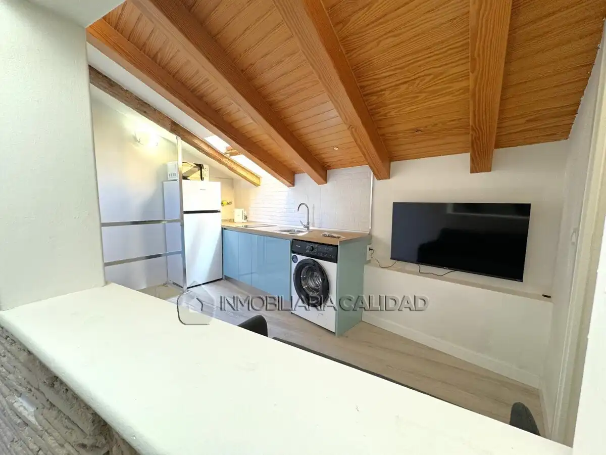 Vista exterior de Piso de alquiler en Burgos con Calefacción y Amueblado