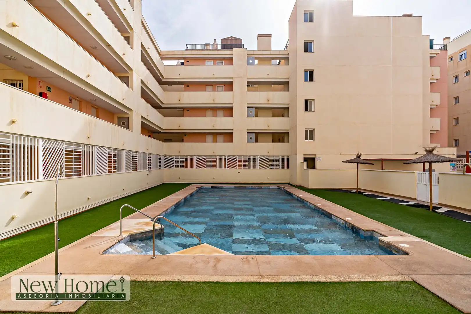 Swimming pool of Flat for sale in Roquetas de Mar  with Terrace, Furnished and Community pool