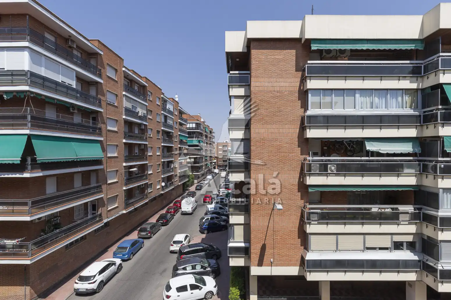 Vista exterior de Piso en venta en Alcalá de Henares con Calefacción, Jardín privado y Parquet
