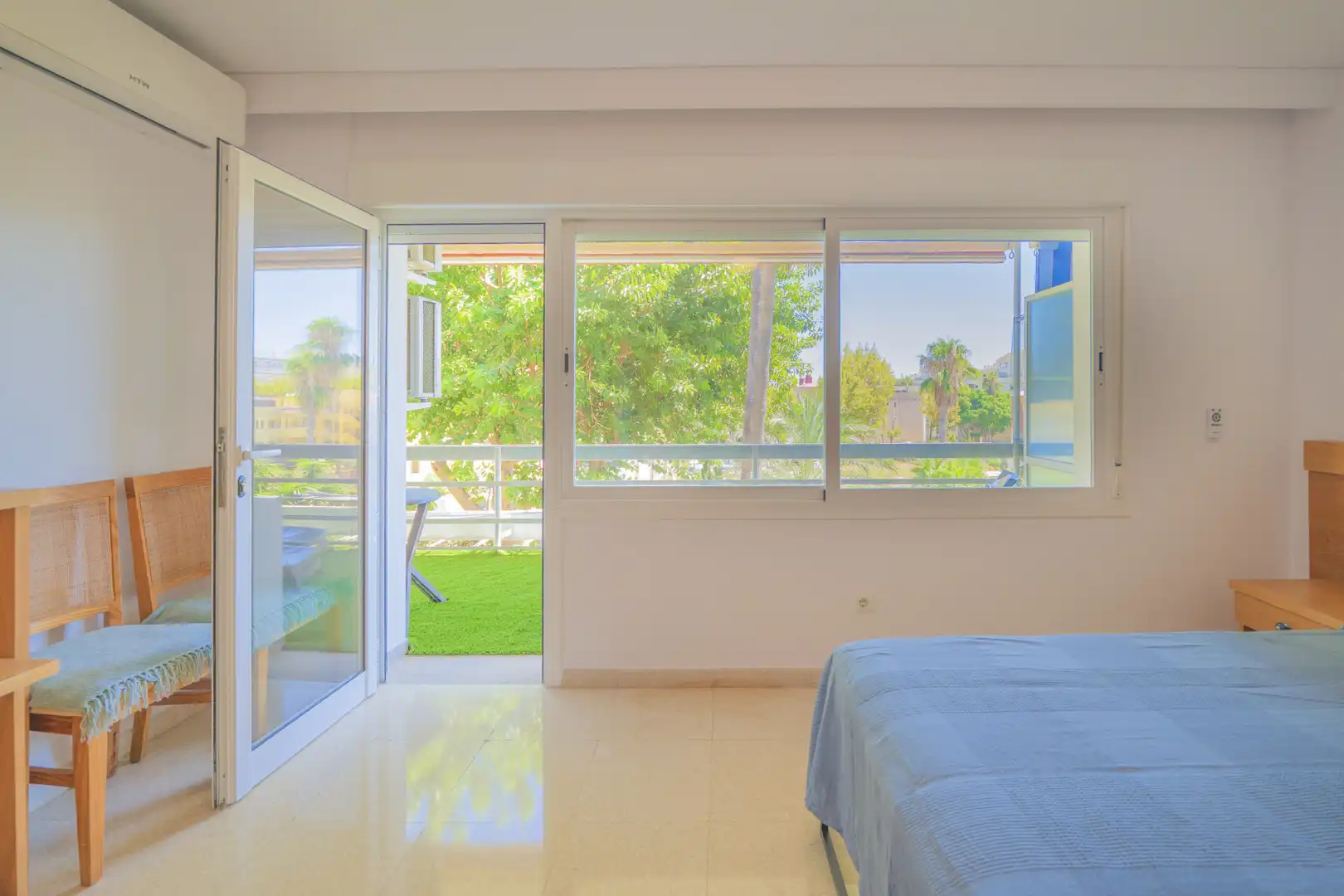 Habitación de Apartamento en venta en Torremolinos con Aire acondicionado, Terraza y Amueblado