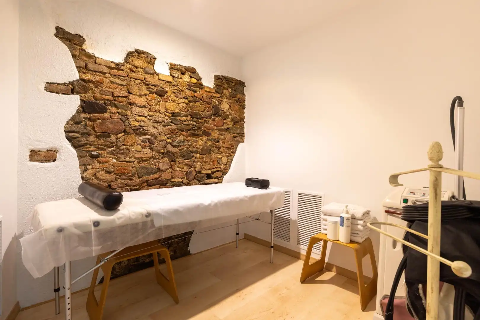 Haus oder Chalet zum Verkauf in Viladecavalls mit Privatgarten, Terrasse und Abstellraum