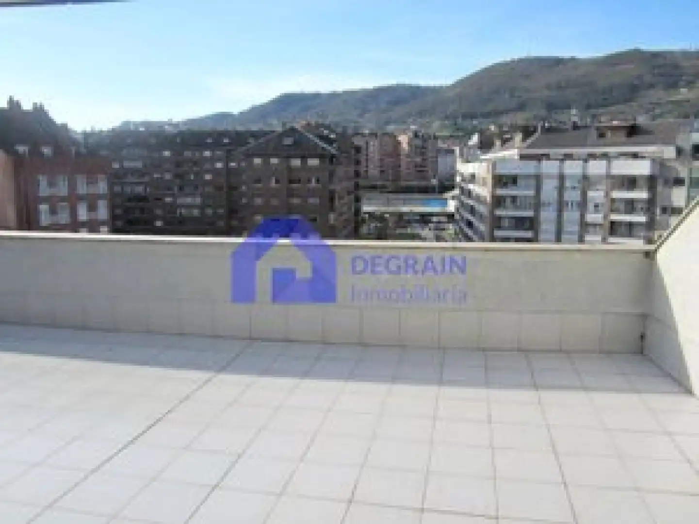 Terrassa de Àtic de lloguer en Oviedo  amb Terrassa i Moblat
