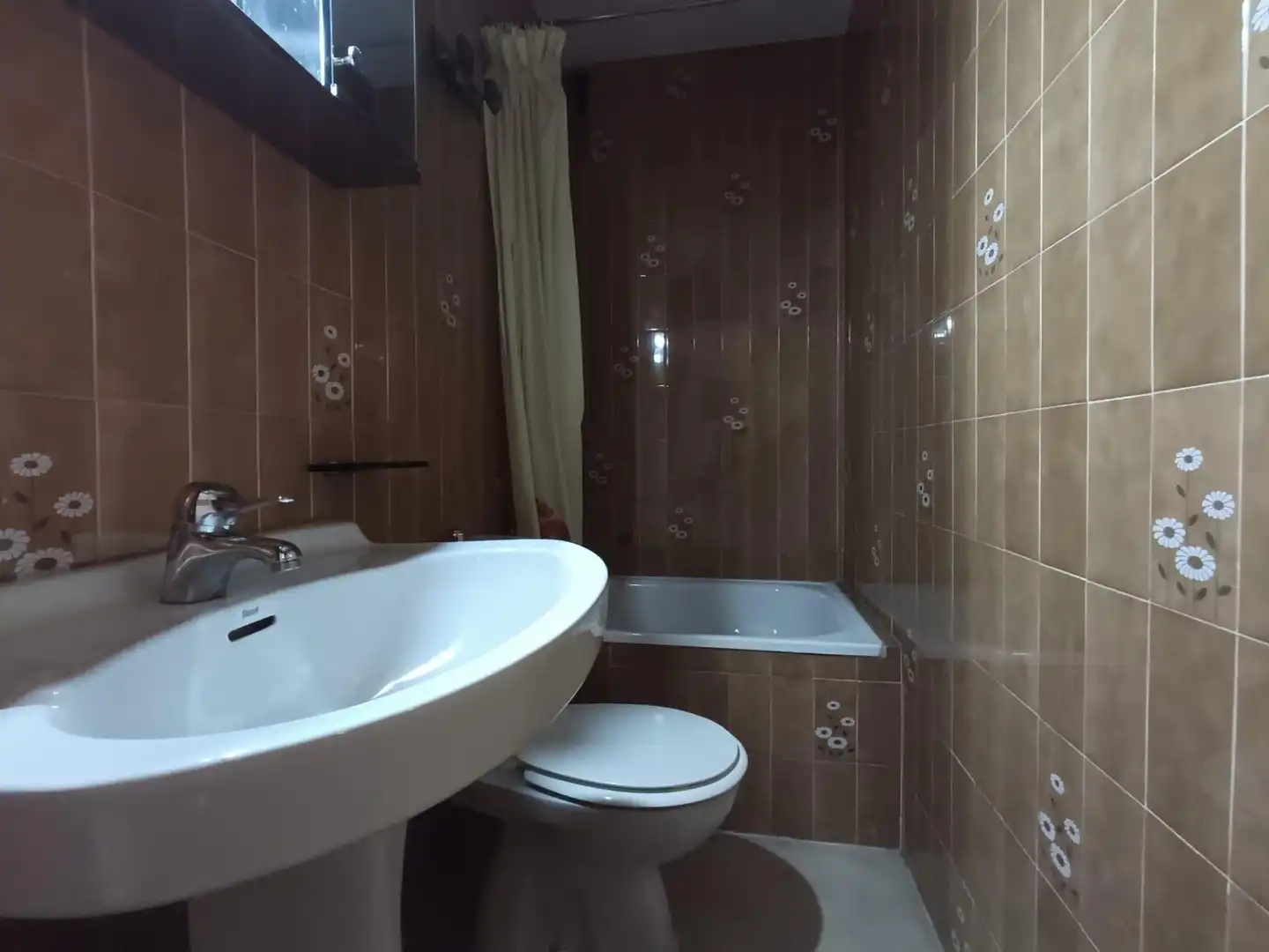 Bathroom of Flat for sale in Córdoba  with Air Conditioner, Terrace and Storage room