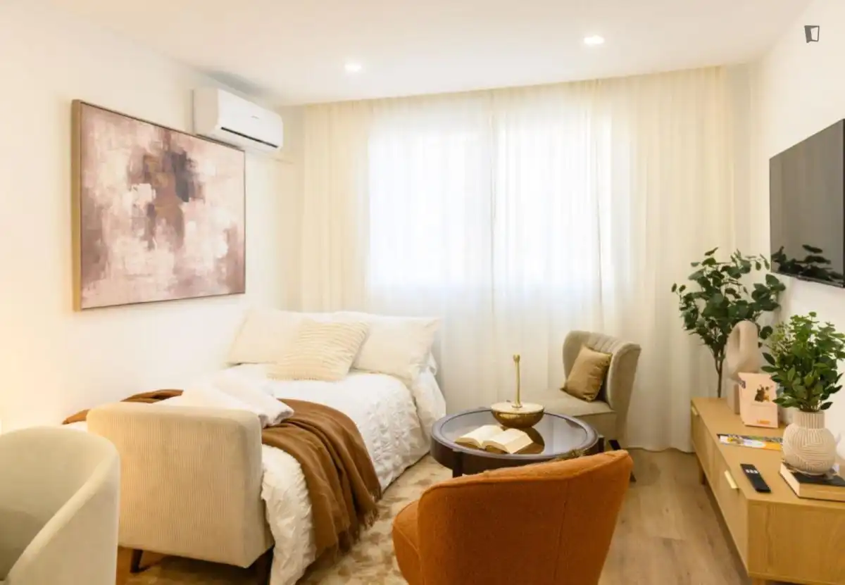 Habitación de Apartamento de alquiler en Madrid con Aire acondicionado, Calefacción y Amueblado
