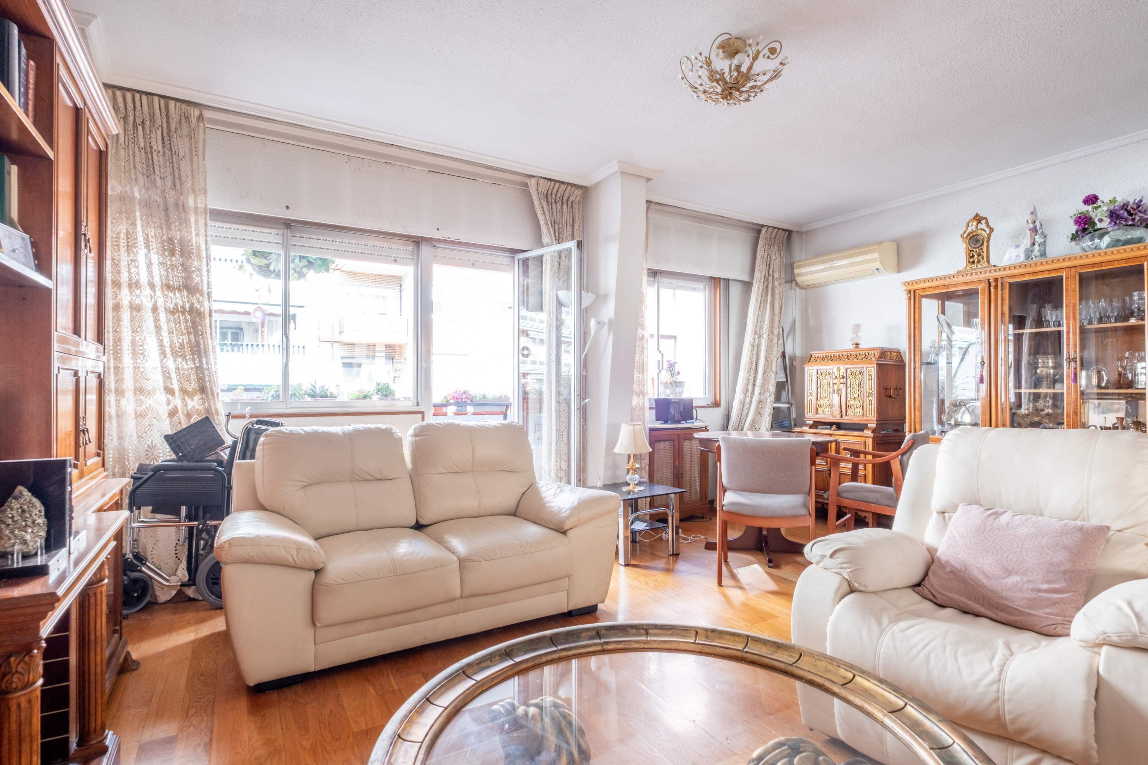 Sala d'estar de Pis en venda en  Zaragoza Capital amb Aire condicionat i Terrassa