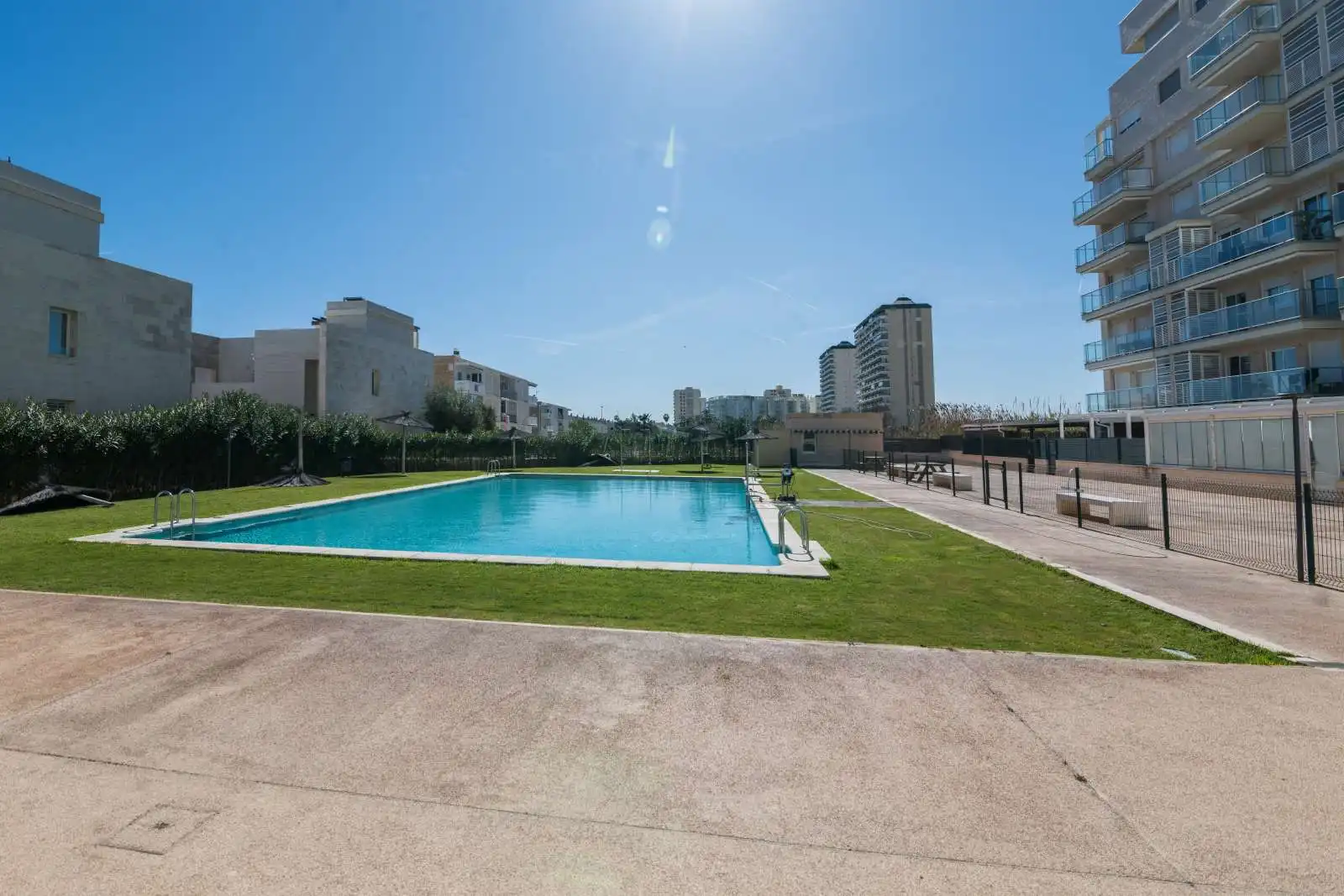 Piscina de Apartamento para compartir en El Puig de Santa Maria con Aire acondicionado, Terraza y Amueblado
