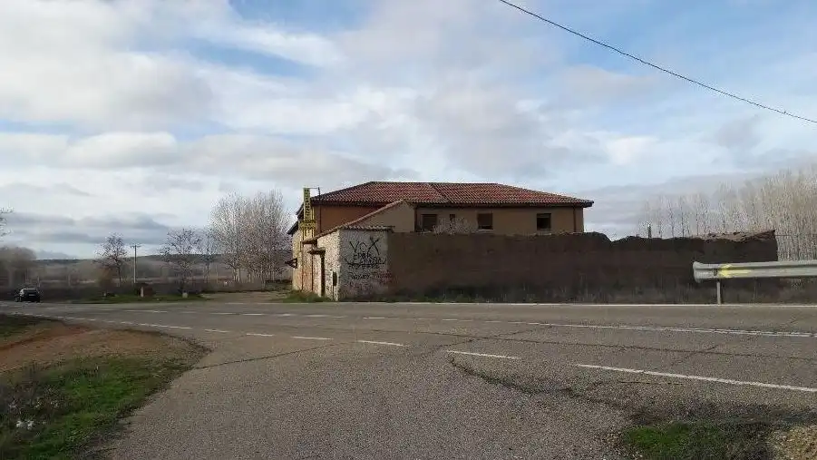 Vista exterior de Casa o chalet en venta en Alija del Infantado con Jardín privado