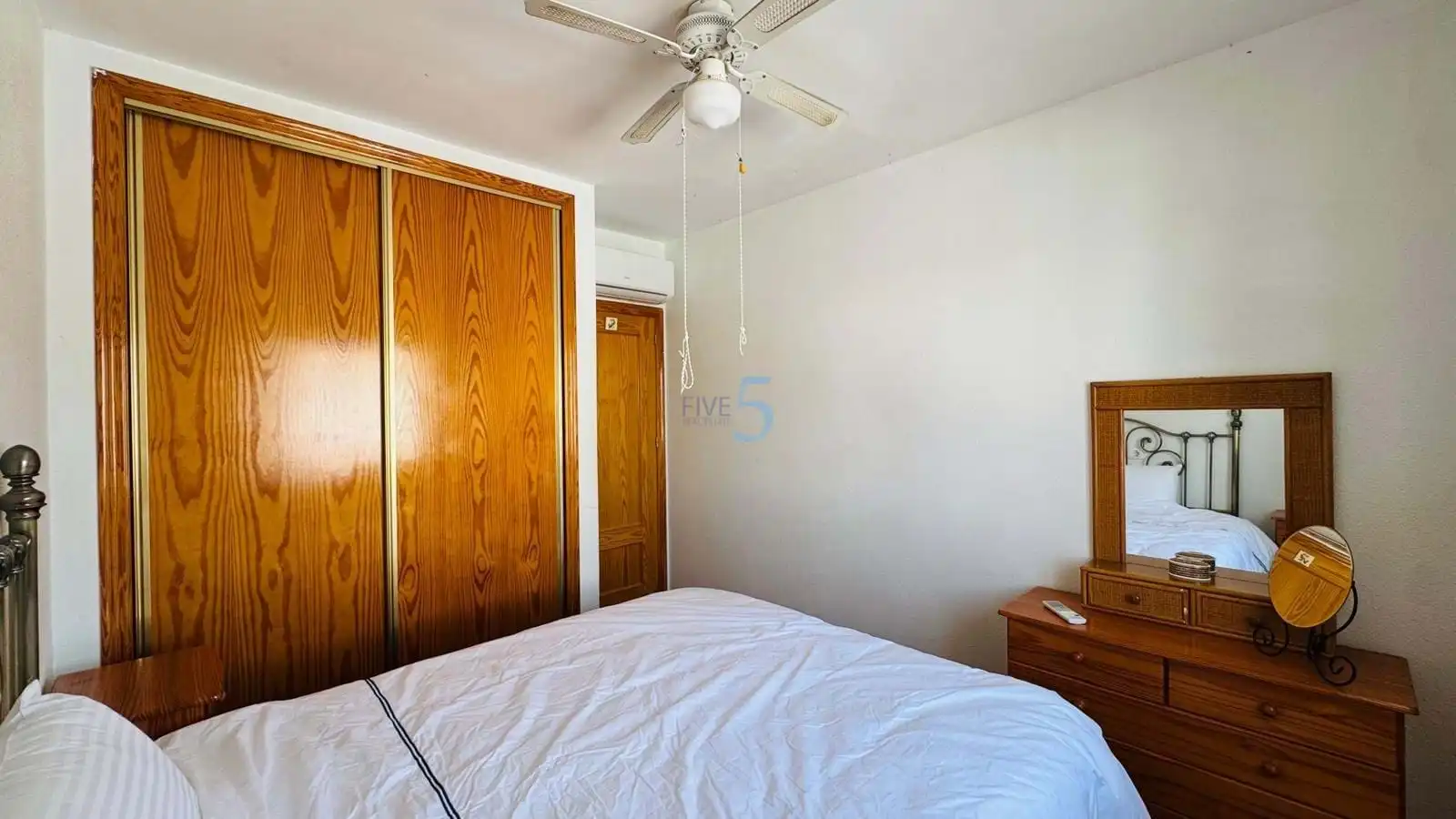 Dormitori de Casa o xalet en venda en Orihuela amb Aire condicionat, Terrassa i Traster