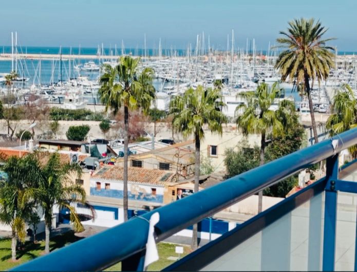 Vista exterior de Apartament de lloguer en Dénia amb Aire condicionat, Calefacció i Jardí privat