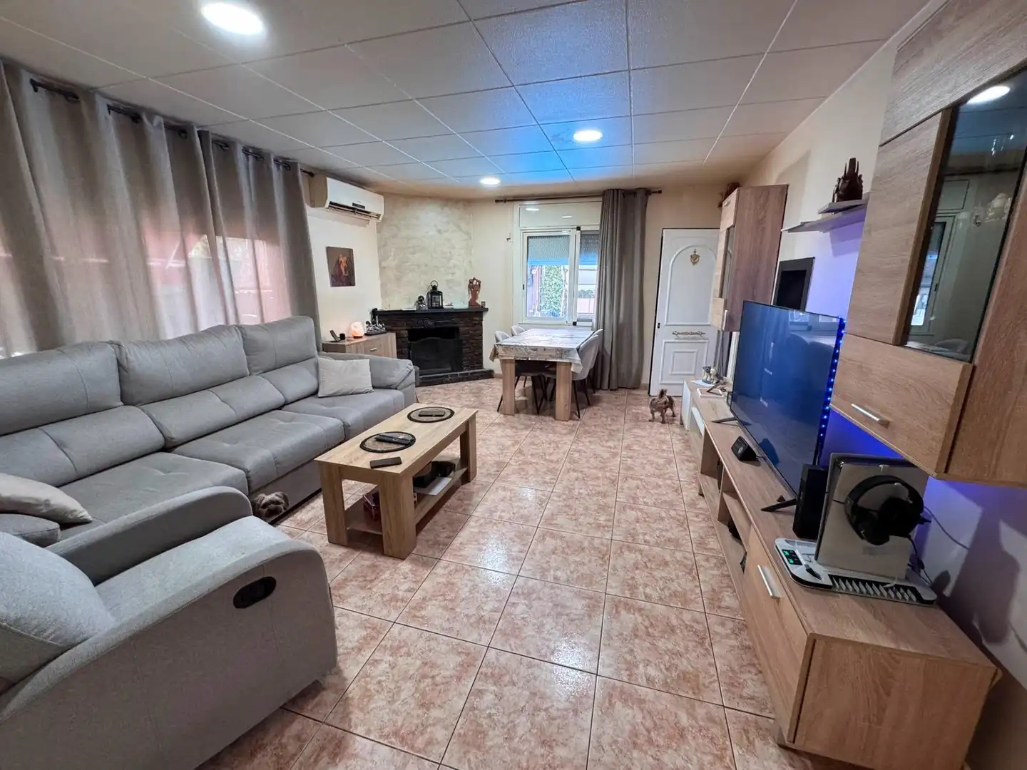 Sala de estar de Casa o chalet en venta en Riells i Viabrea con Aire acondicionado, Calefacción y Jardín privado