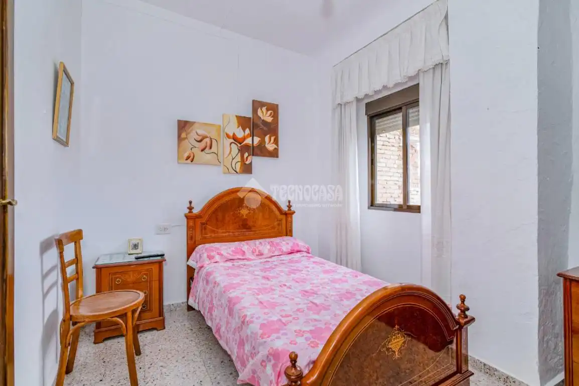 Dormitori de Casa adosada en venda en Loja amb Aire condicionat i Terrassa
