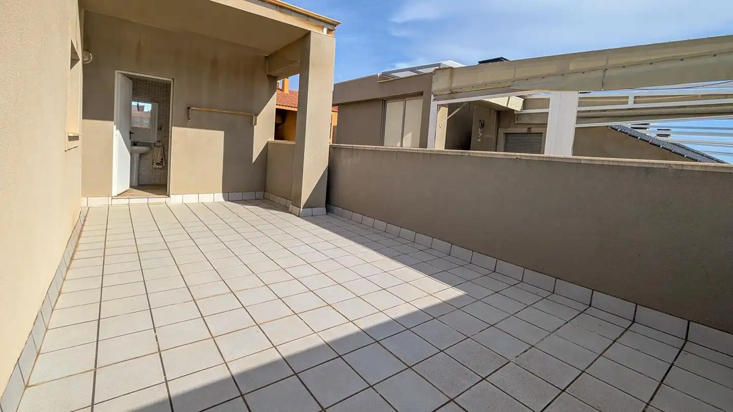 Terrasse von Wohnung zum Verkauf in Santa Pola mit Klimaanlage, Terrasse und Schwimmbad