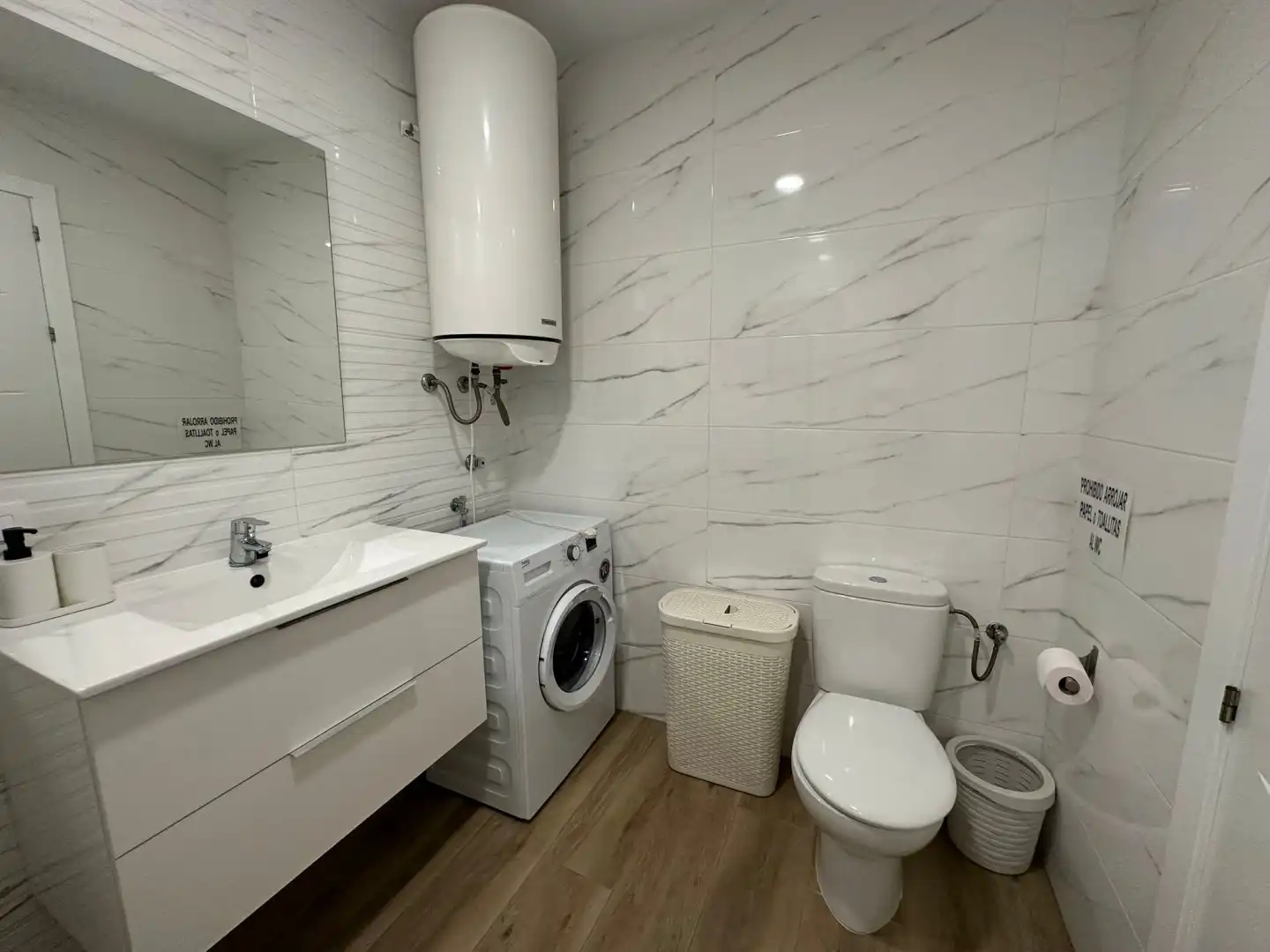 Bathroom of Flat for sale in Lora del Río  with Air Conditioner, Heating and Swimming Pool