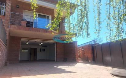 Exterior view of Single-family semi-detached for sale in Bigues i Riells  with Air Conditioner, Heating and Private garden