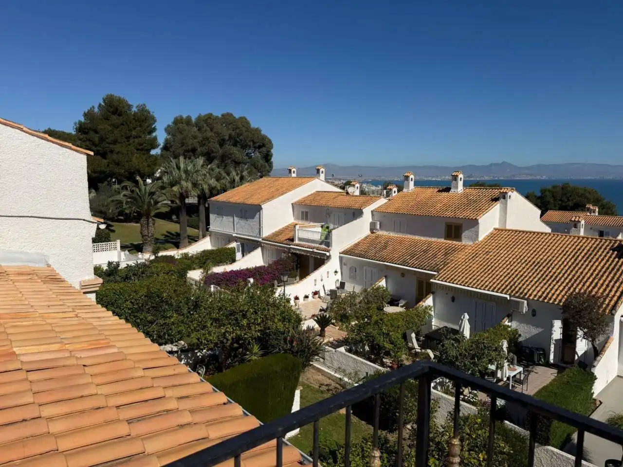 Außenansicht von Wohnung zum Verkauf in Santa Pola mit Klimaanlage, Terrasse und Gemeinschaftspool