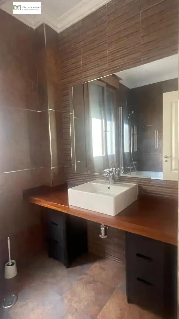Baño de Piso en venta en León Capital  con Calefacción, Trastero y Amueblado