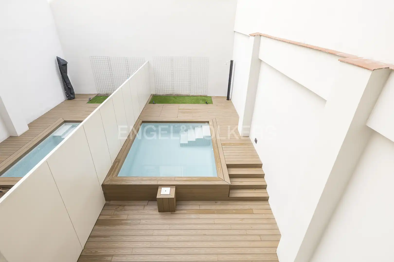 Swimming pool of Apartments for sale in Barcelona  with Air Conditioner, Heating and Private garden