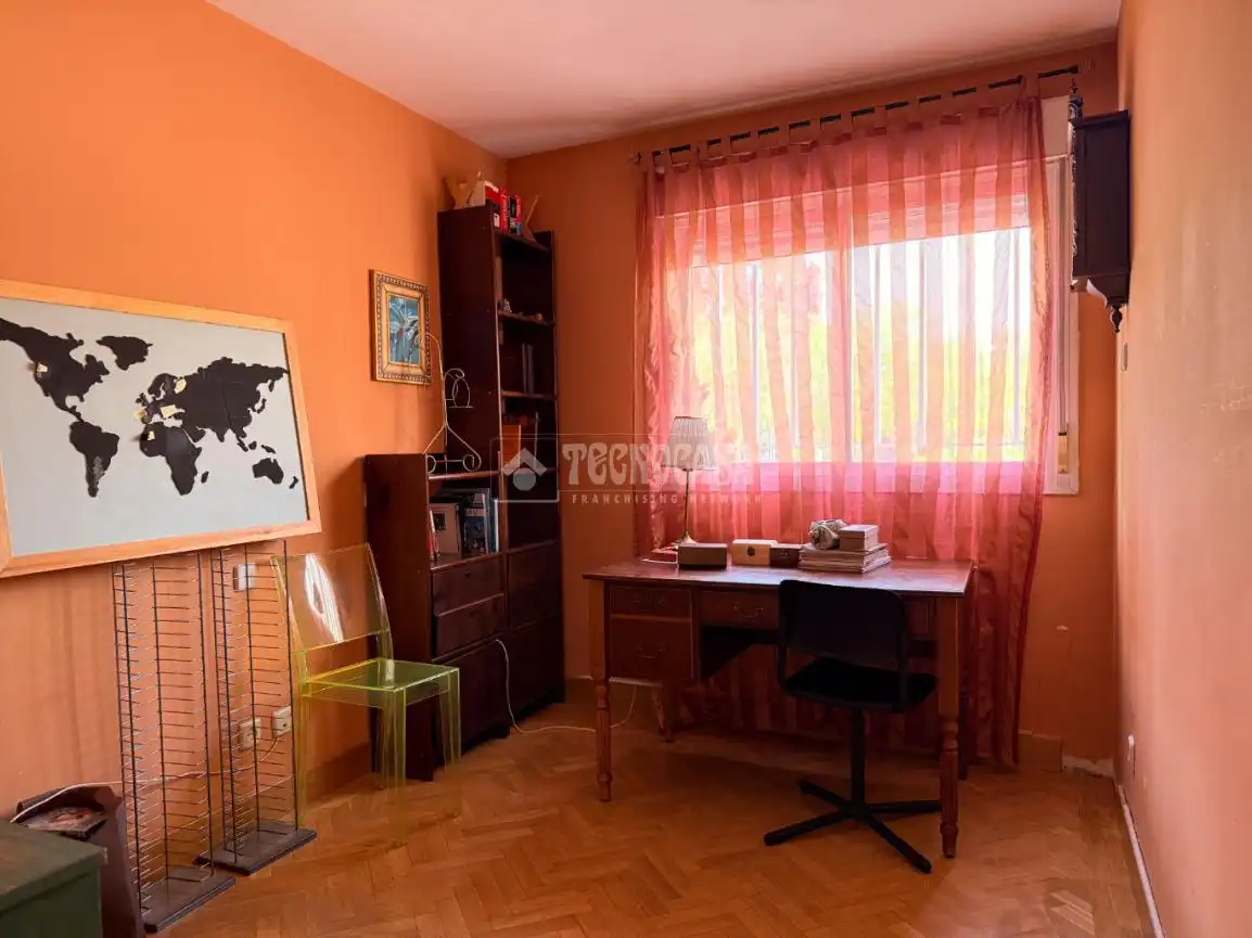 Bedroom of Flat for sale in Madrid  with Heating, Private garden and Parquet flooring