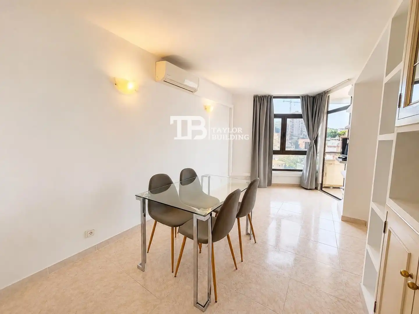 Vista exterior de Pis en venda en  Palma de Mallorca amb Terrassa, Piscina i Piscina comunitària