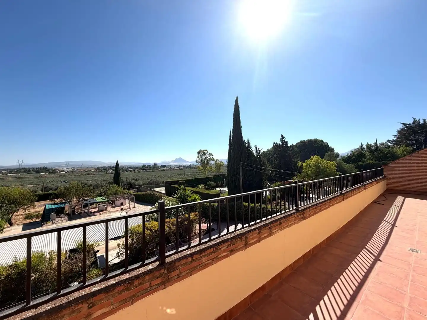 Vista exterior de Casa o xalet en venda en Antequera amb Jardí privat, Terrassa i Traster