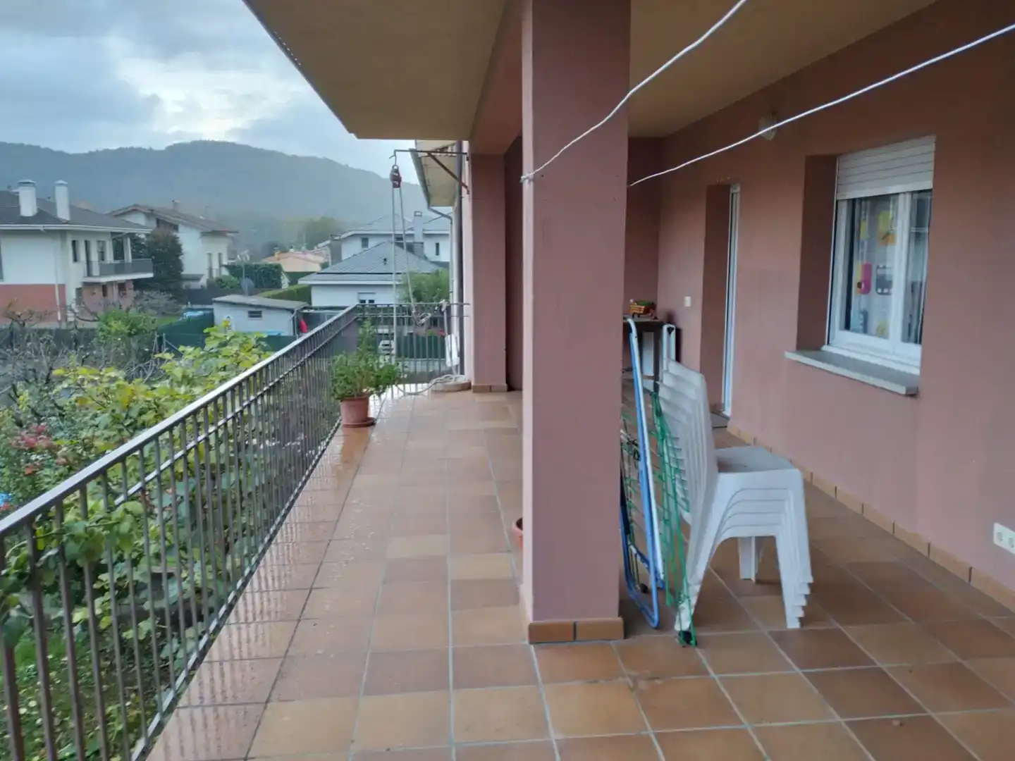 Terrasse von Wohnung zur Miete in La Vall d'en Bas mit Privatgarten, Abstellraum und Möbliert