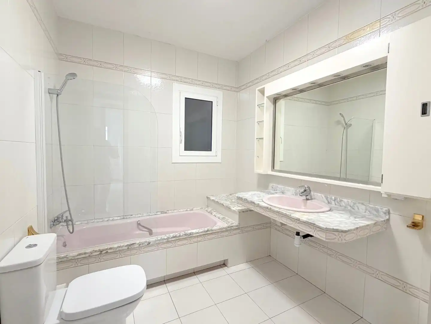 Bathroom of Flat for sale in El Poble Sec