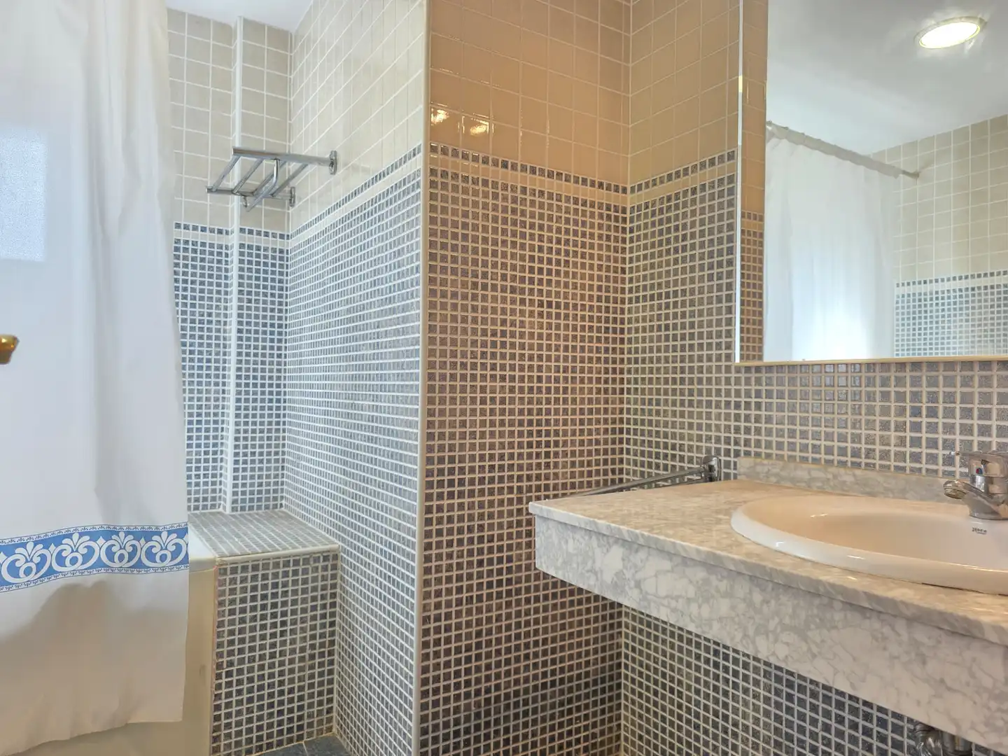 Bathroom of Flat for rent in Foios, Valencia