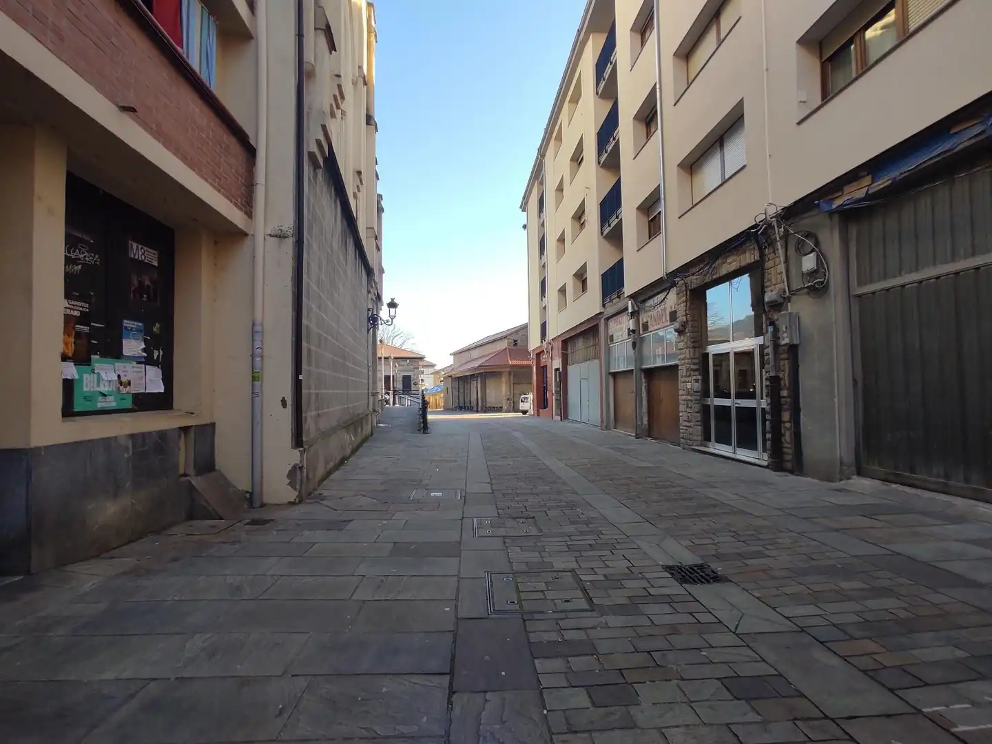 Außenansicht von Garage zum Verkauf in Balmaseda