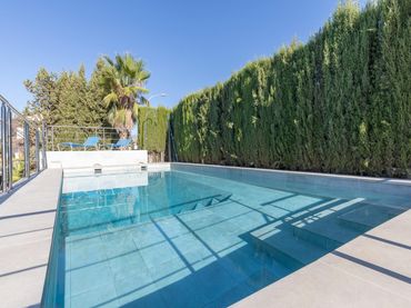 Villa con balcone in vendita a Calle Everest 34