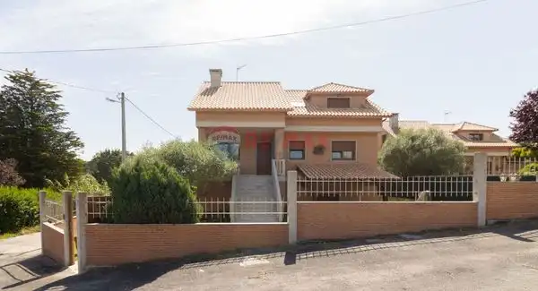 Vista exterior de Casa o xalet en venda en A Guarda   amb Calefacció, Jardí privat i Parquet