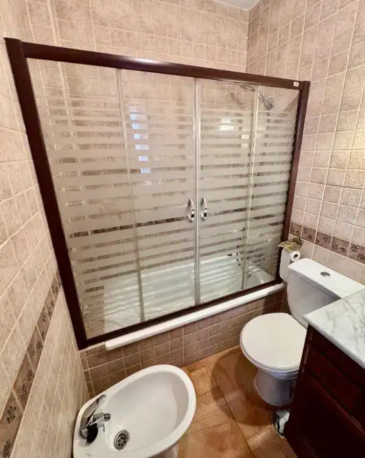 Bany de Casa o xalet en venda en Benalmádena amb Aire condicionat, Calefacció i Jardí privat