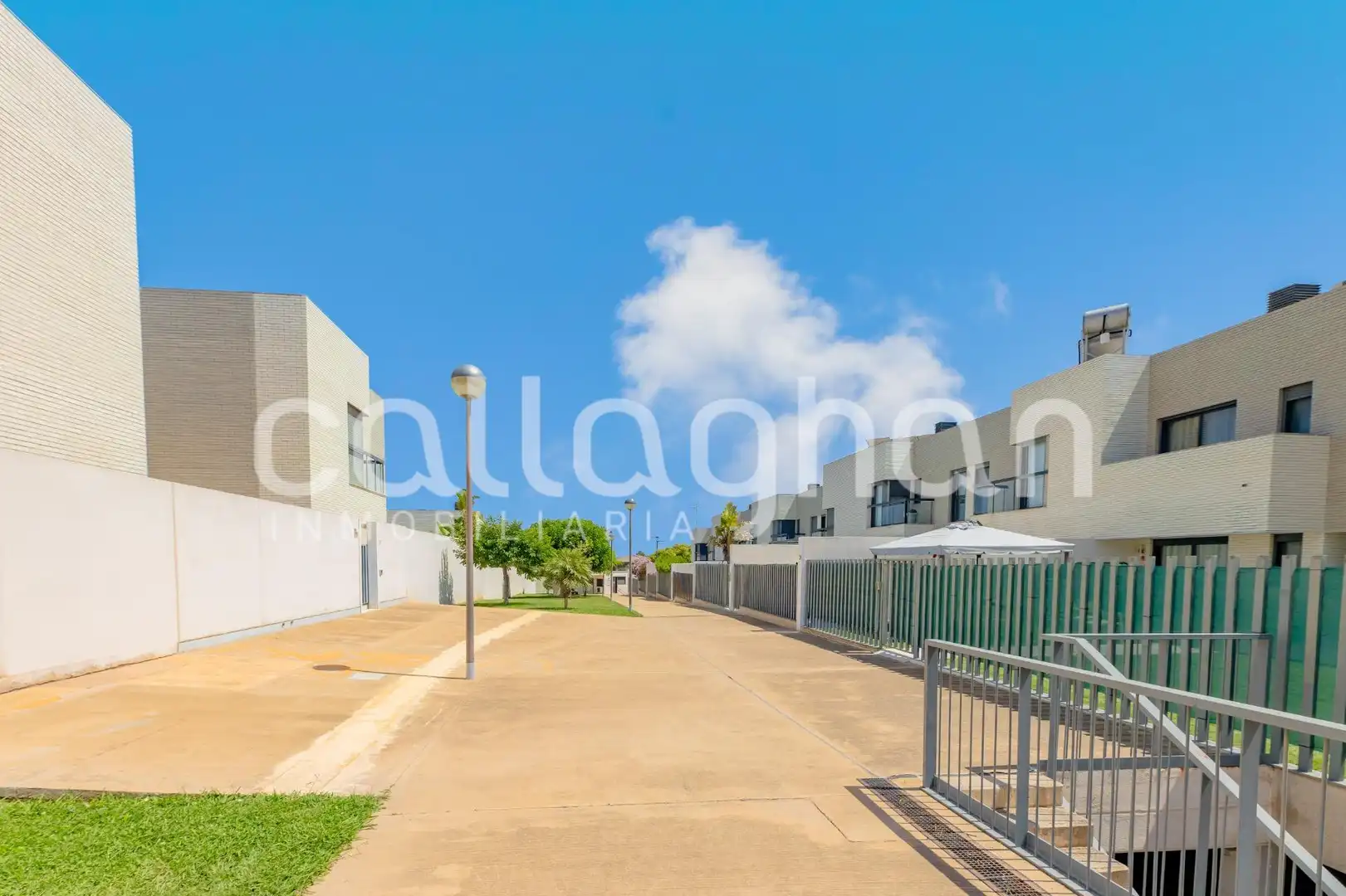Exterior view of Detached homes for rent in Paterna  with Air Conditioner, Heating and Private garden