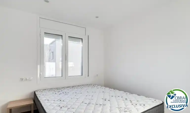Dormitori de Apartament en venda en Roses amb Calefacció, Moblat i Piscina comunitària