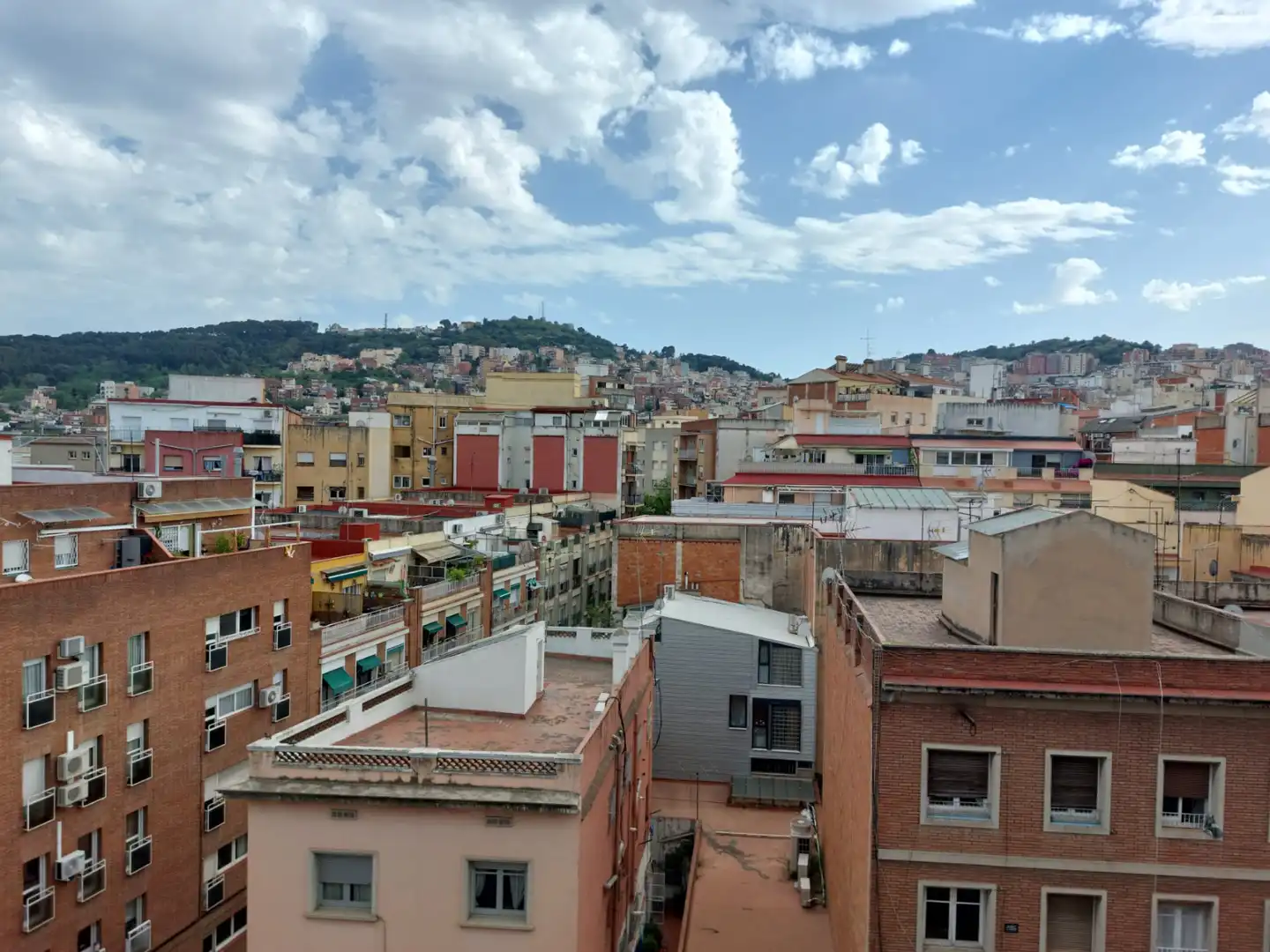 Vista exterior de Piso en venta en Barcelona con Calefacción