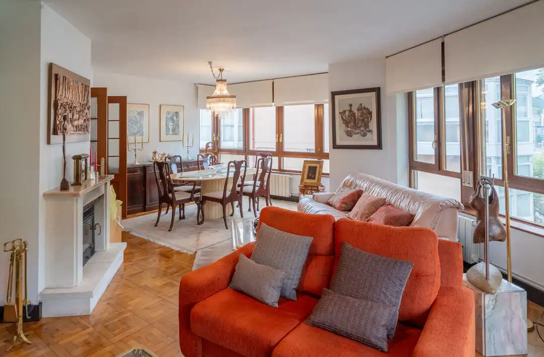 Sala de estar de Piso en venta en Cabezón de la Sal con Calefacción y Balcón