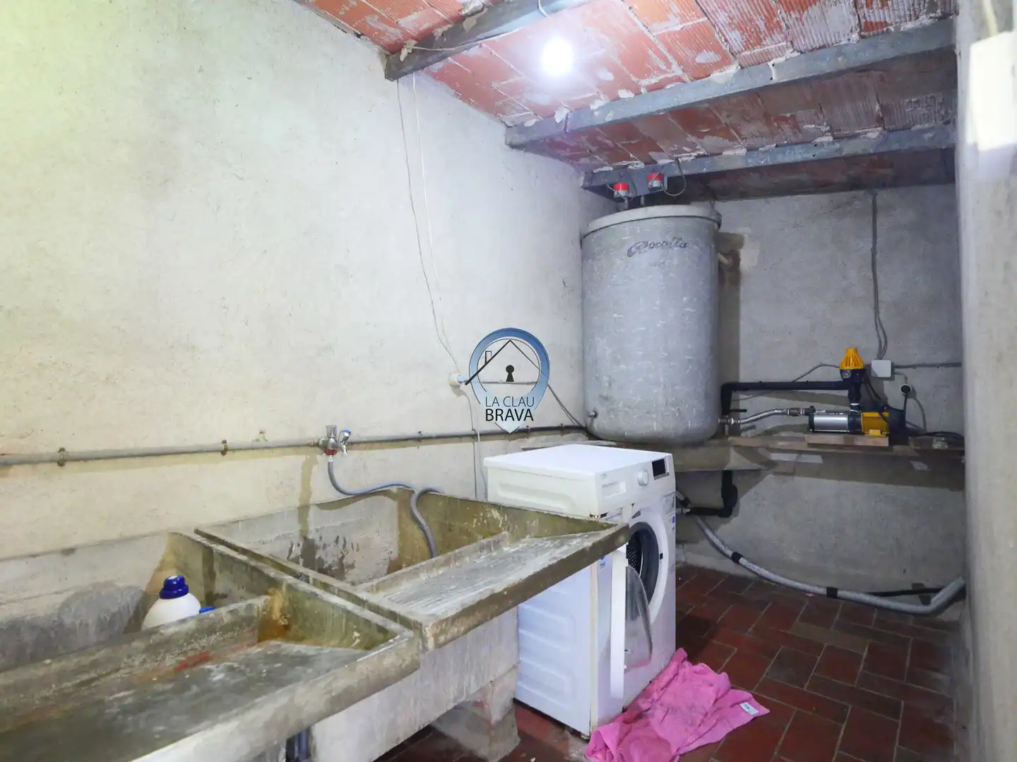 Country house zum Verkauf in Bescanó mit Heizung, Privatgarten und Terrasse