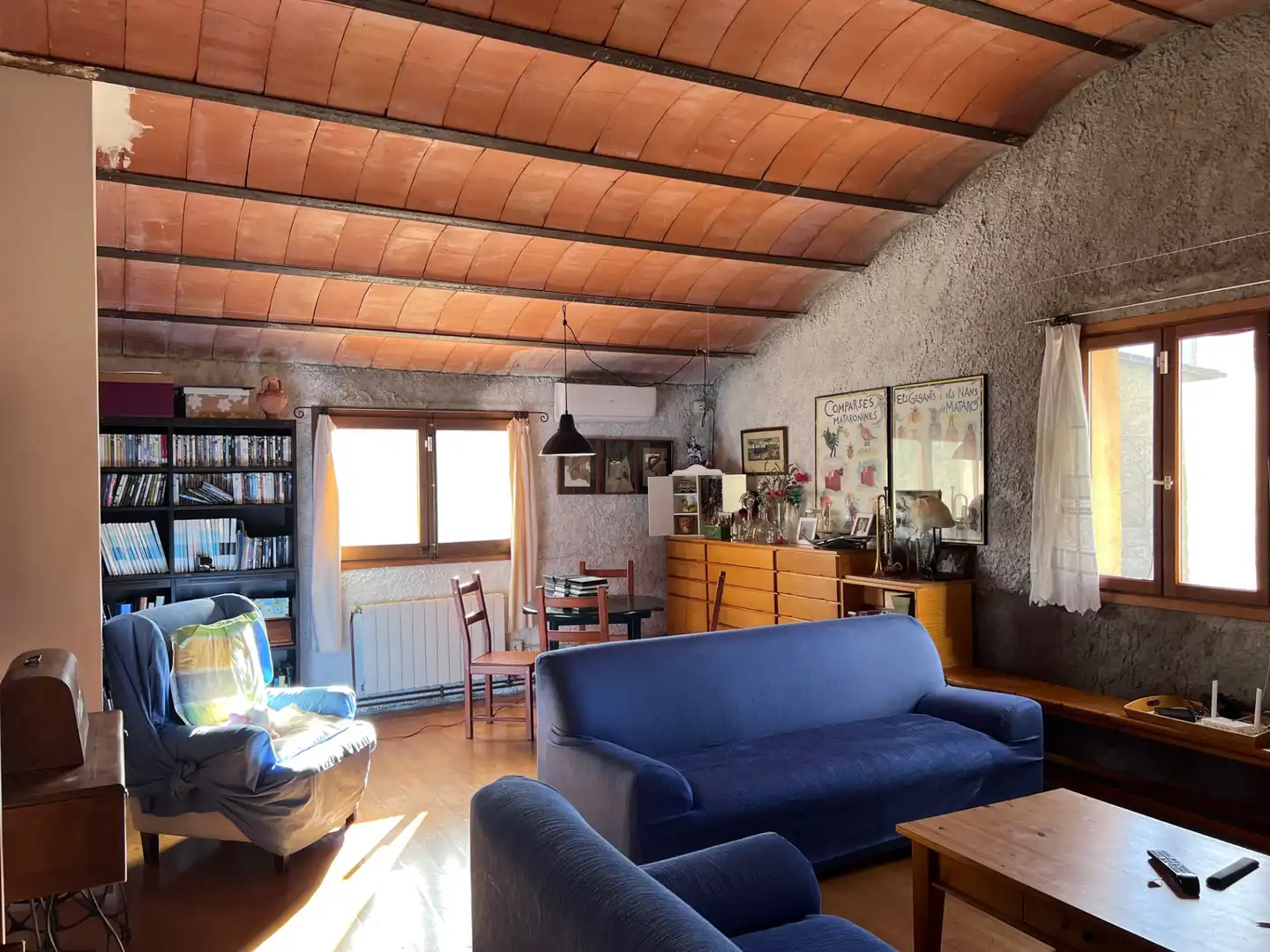 Sala d'estar de Finca rústica en venda en Mieres (Girona) amb Aire condicionat, Jardí privat i Parquet