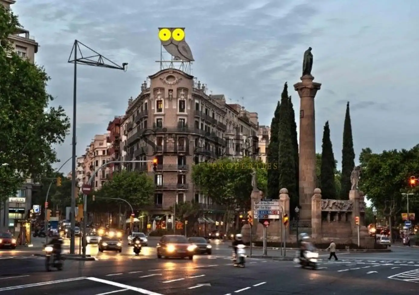 Exterior view of Buildings for sale in Barcelona