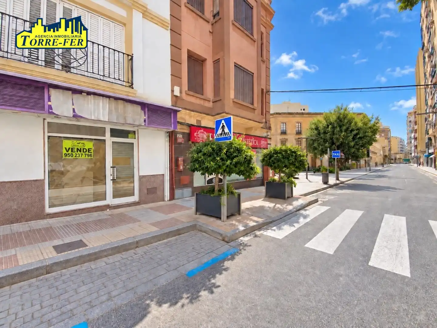 Vista exterior de Local en venda en Almería