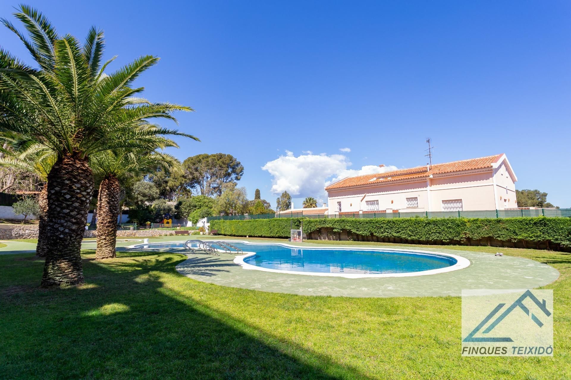Swimming pool of Flat for sale in Salou  with Air Conditioner, Terrace and Community pool