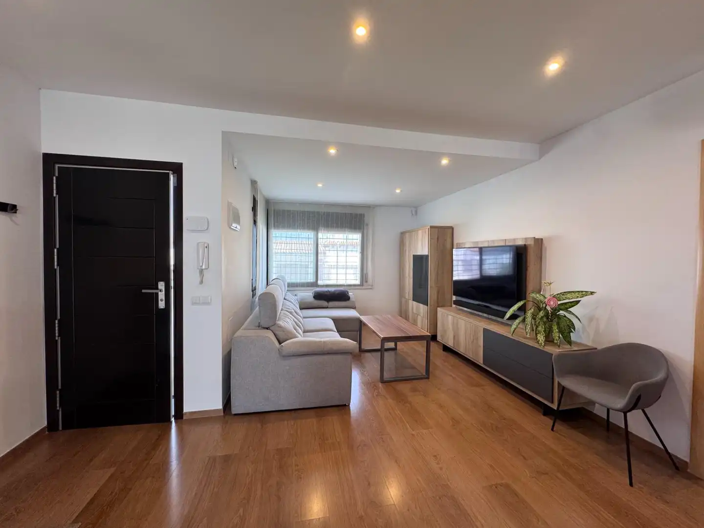 Sala de estar de Casa adosada en venta en Blanes con Aire acondicionado, Calefacción y Jardín privado