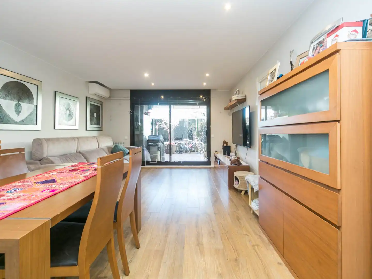 Living room of Flat for sale in Sant Cugat del Vallès  with Air Conditioner, Heating and Terrace