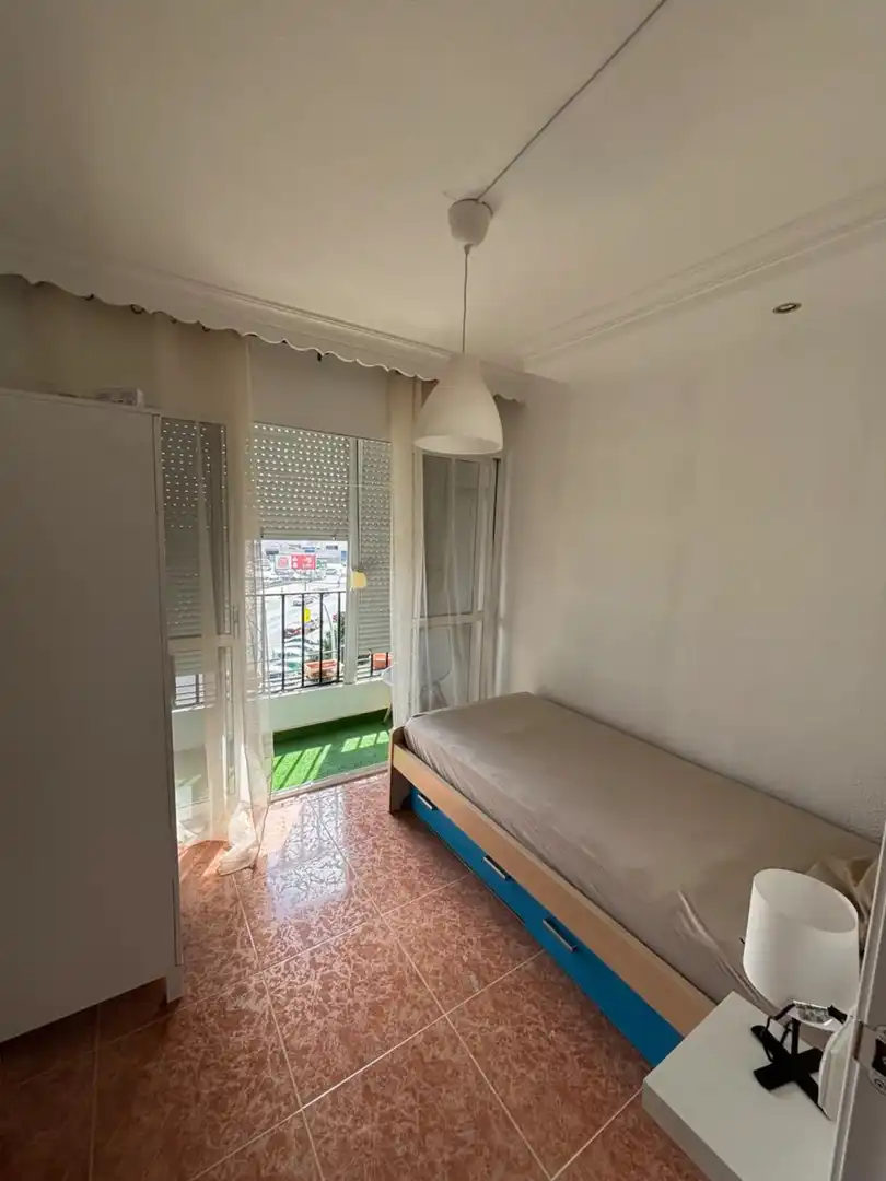 Bedroom of Flat for share in San Pablo - Santa Justa