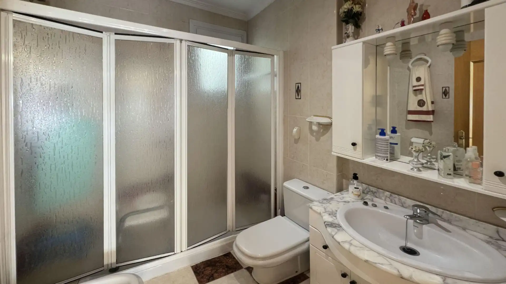 Bathroom of Flat for sale in Utiel  with Heating, Furnished and Washing machine