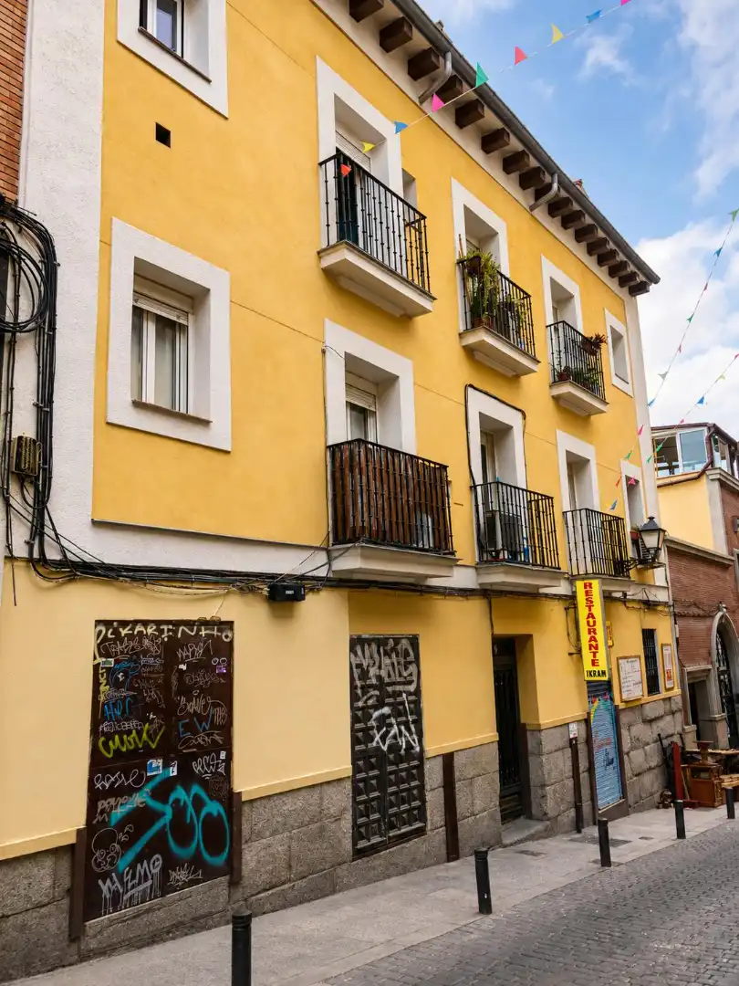 Vista exterior de Piso en venta en Madrid con Amueblado, Lavadora y Microondas