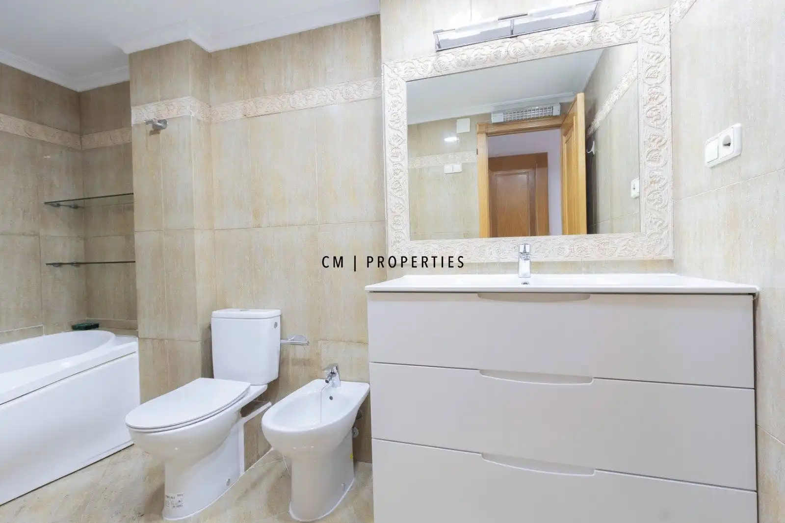 Bathroom of Flat for rent in Valencia  with Air Conditioner, Heating and Storage room