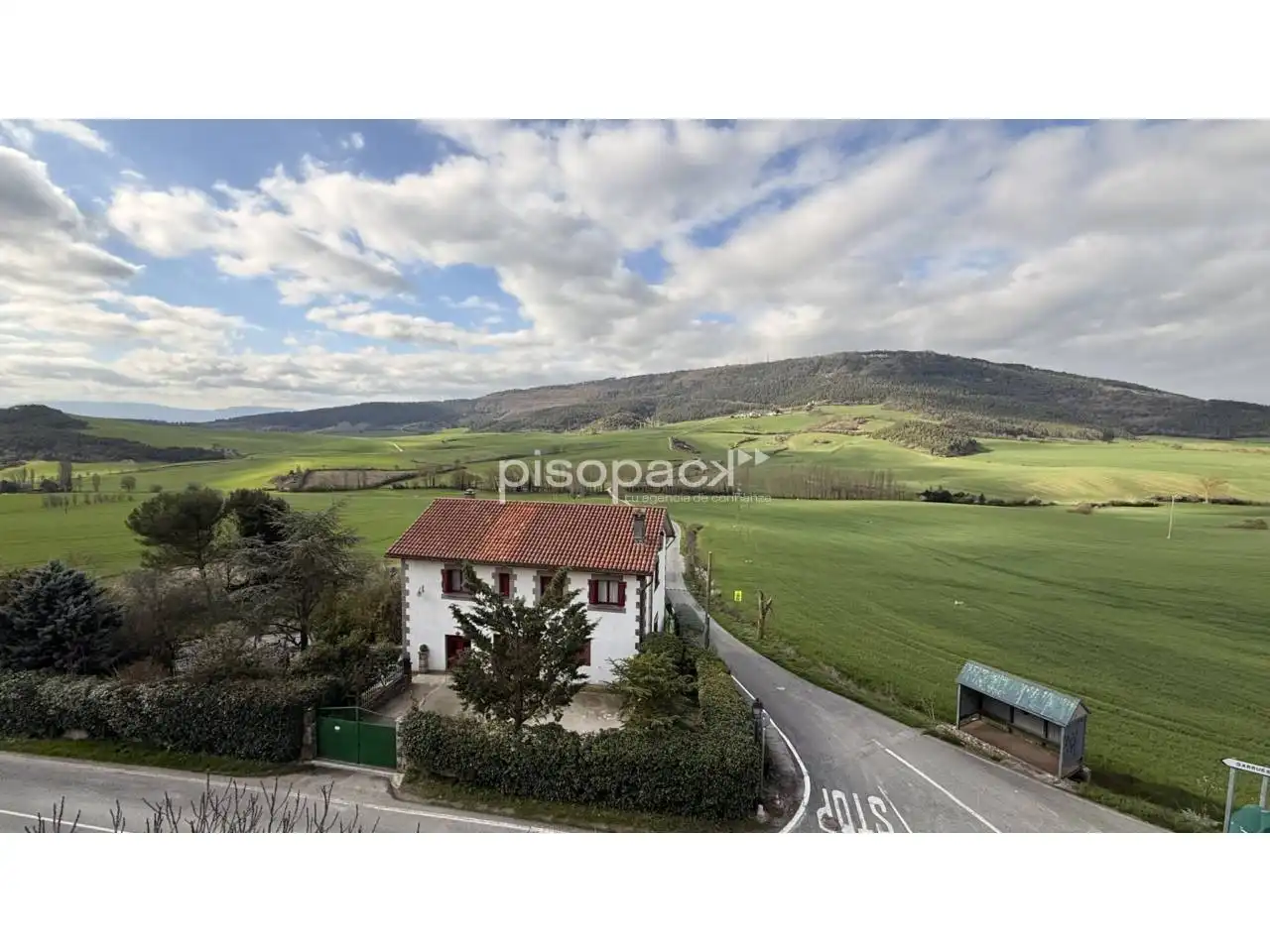 Vista exterior de Finca rústica en venda en Ezcabarte amb Calefacció