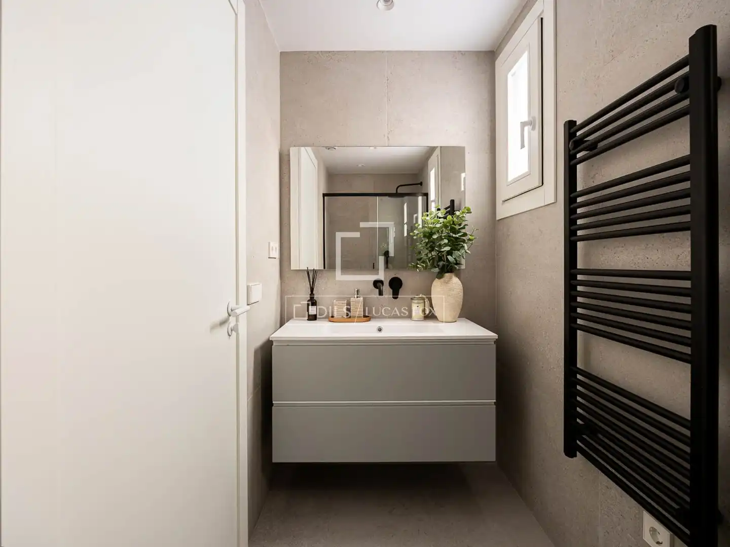 Bathroom of Flat for sale in Barcelona  with Air Conditioner, Terrace and Swimming Pool