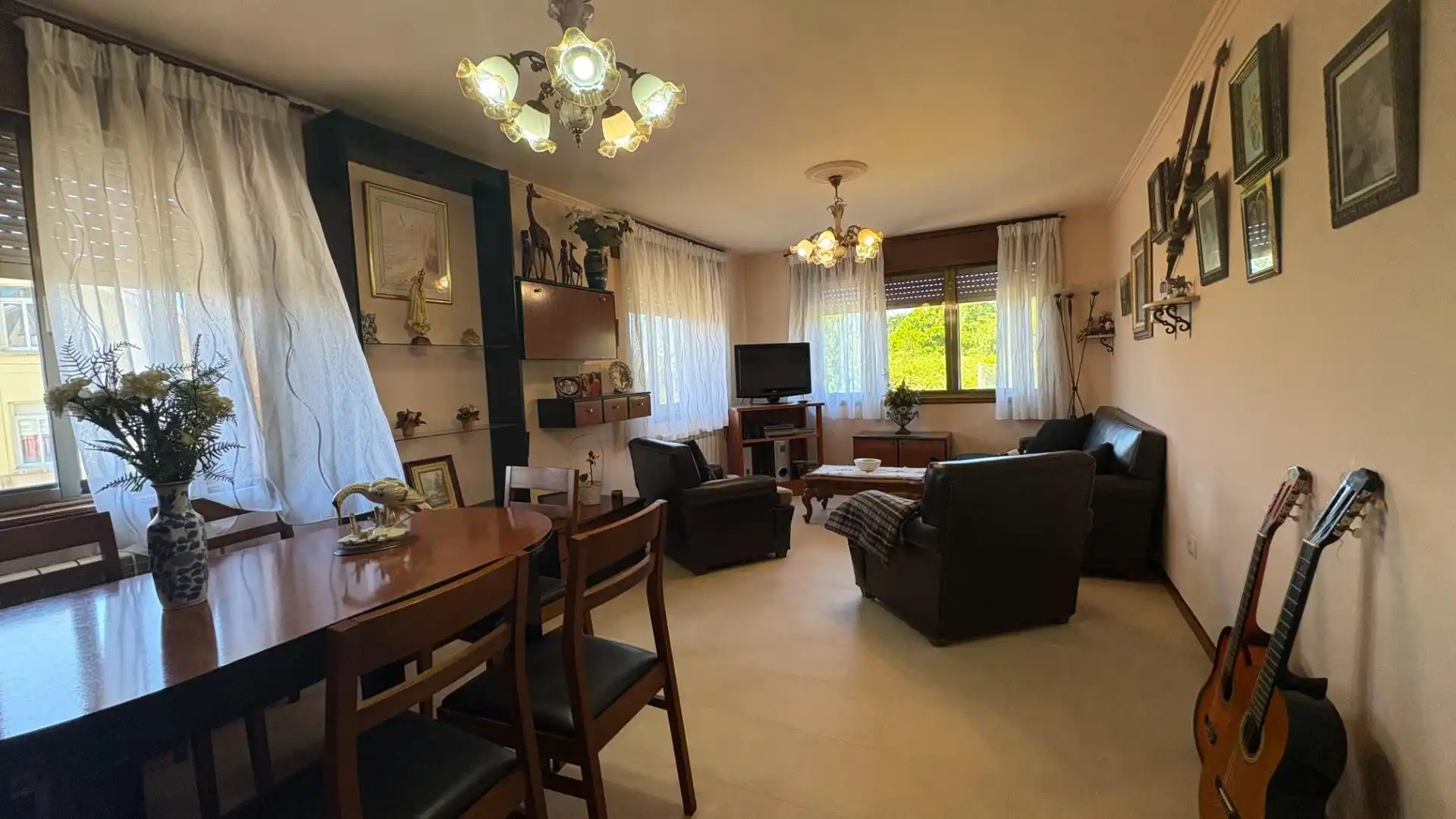 Sala d'estar de Casa o xalet en venda en Mugardos amb Calefacció