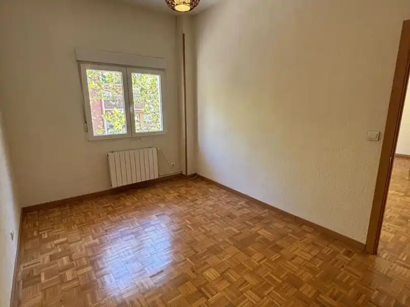 Schlafzimmer von Wohnung zur Miete in Madrid mit Klimaanlage, Heizung und Parkett